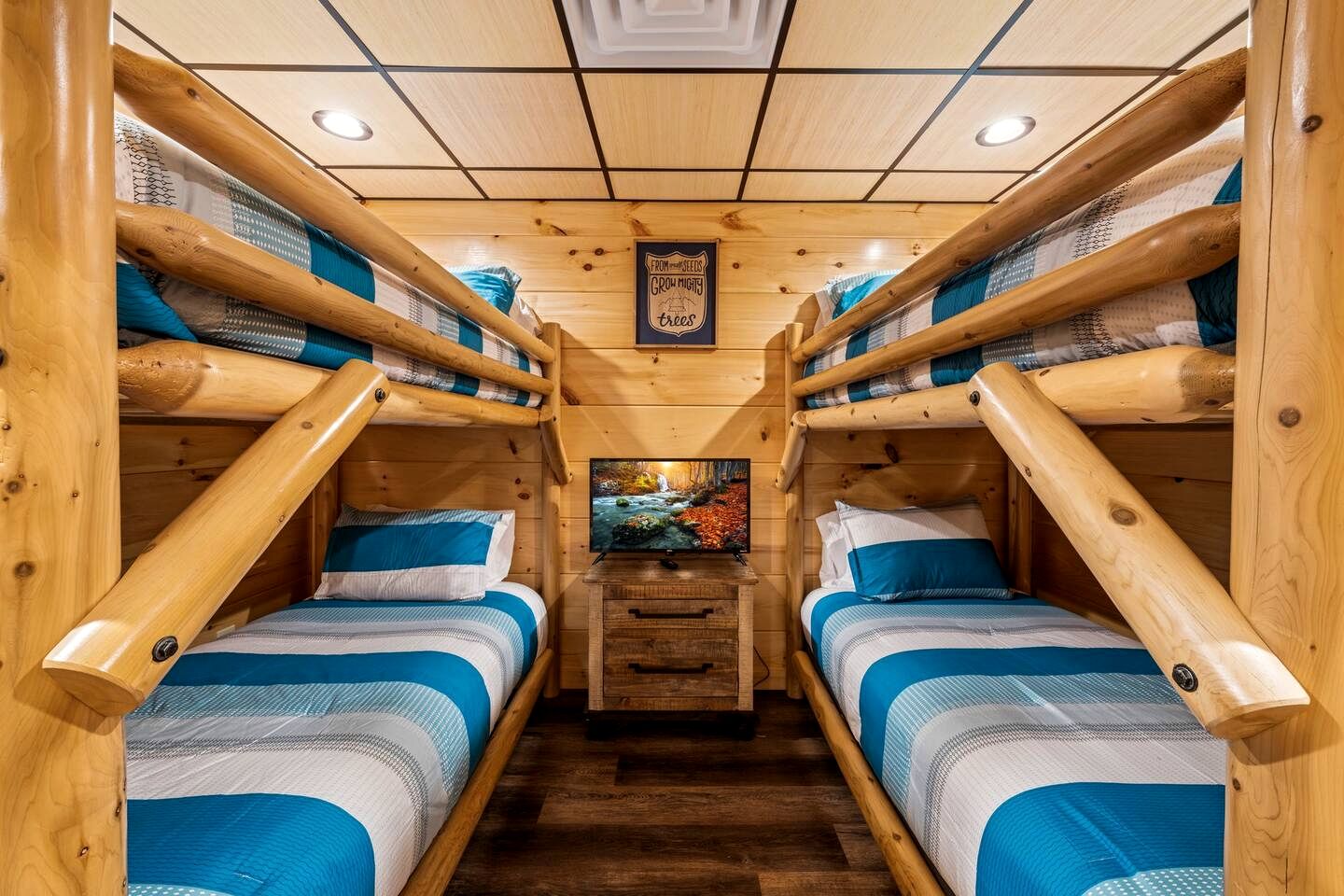 Unique Cabin wih Hot-tub and Games in Pigeon Forge, Tennessee