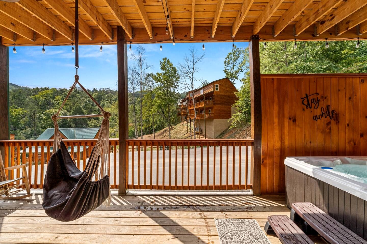 Unique Cabin wih Hot-tub and Games in Pigeon Forge, Tennessee