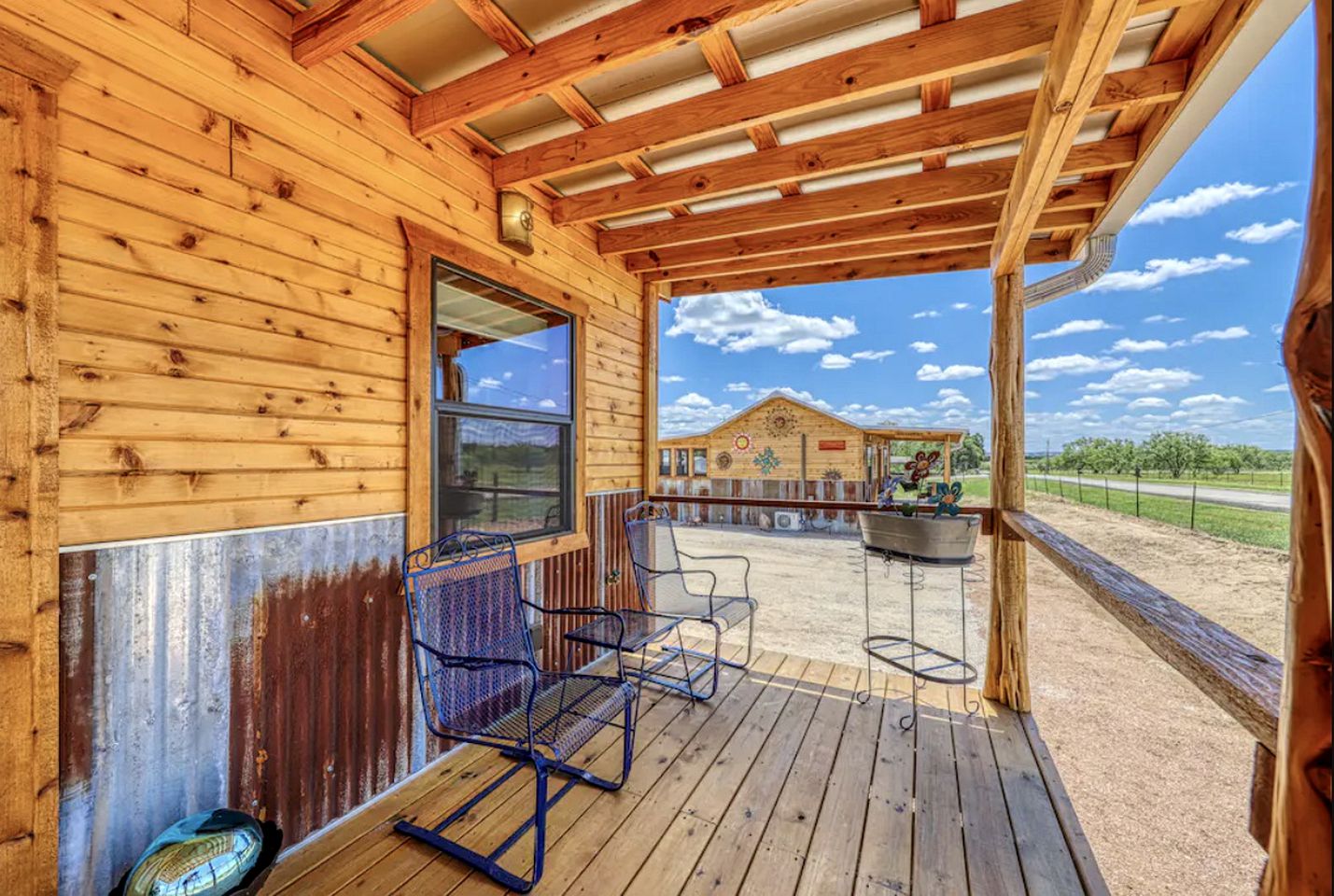 Unique Cabin Perfect for Stargazing in Texas Wine Country in Downtown Fredericksburg