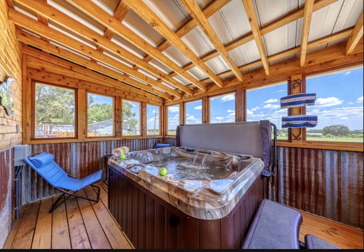 Unique Cabin Perfect for Stargazing in Texas Wine Country in Downtown Fredericksburg