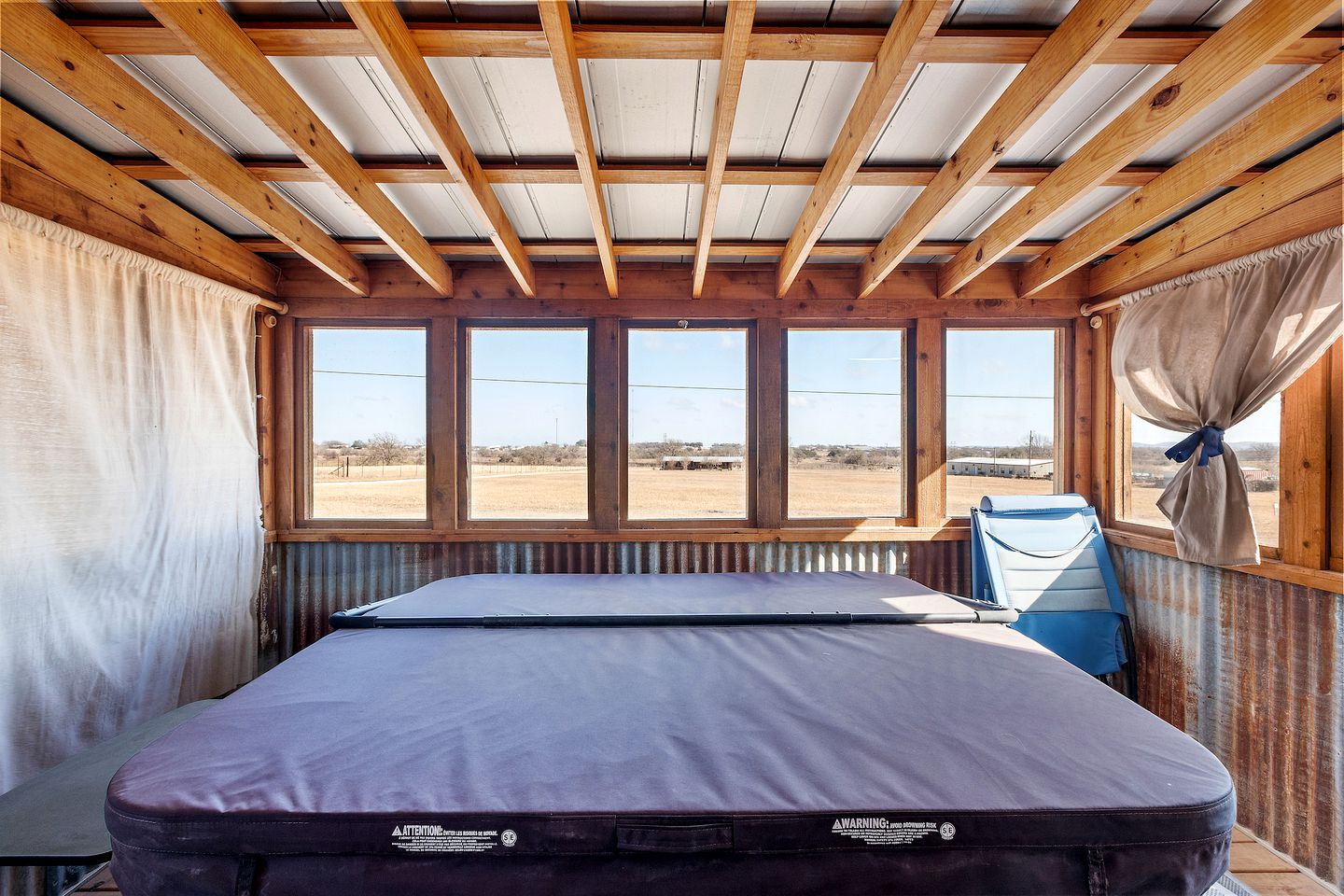 Unique Cabin Perfect for Stargazing in Texas Wine Country in Downtown Fredericksburg