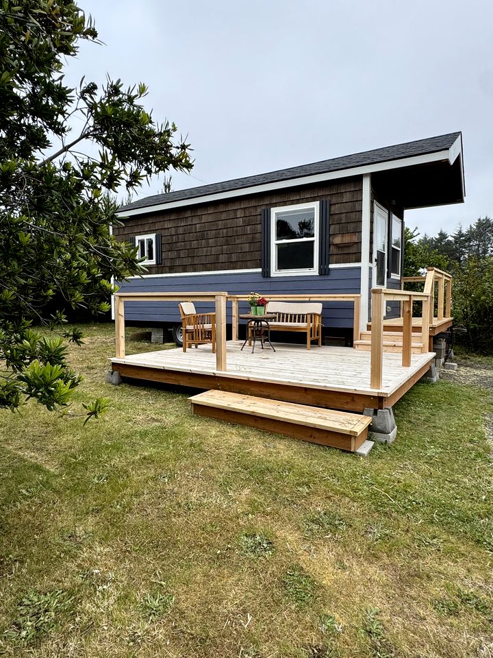 Charming Tiny Home Retreat with Lodge Amenities Near Ocean Beaches, Lincoln County, OR
