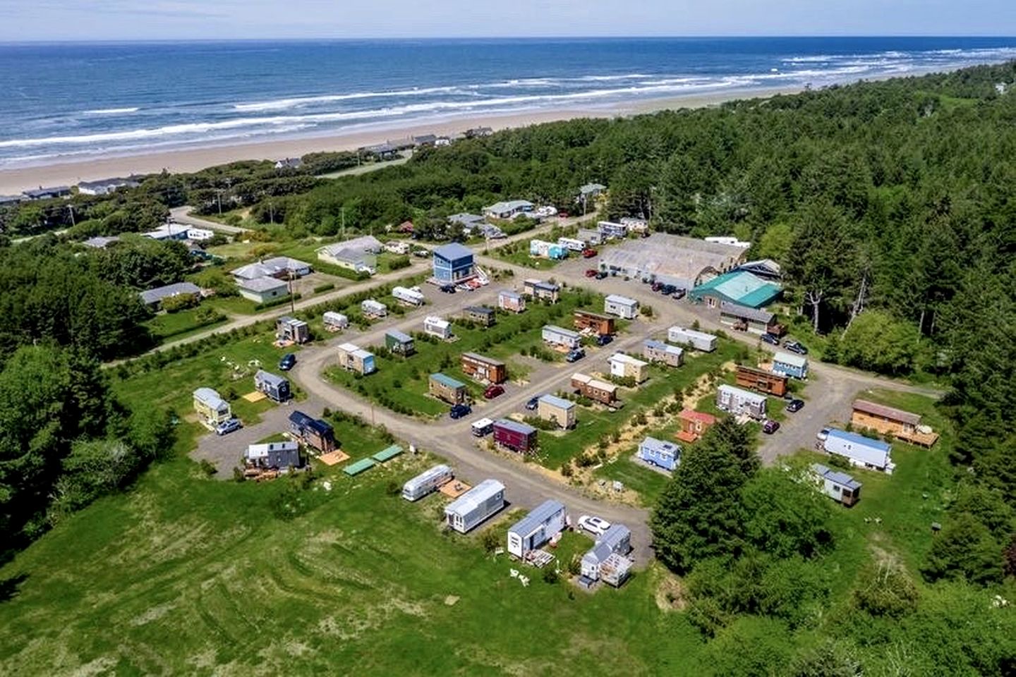 Charming Tiny Home Retreat with Lodge Amenities Near Ocean Beaches, Lincoln County, OR