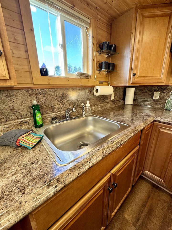 Charming Tiny Home Retreat with Lodge Amenities Near Ocean Beaches, Lincoln County, OR