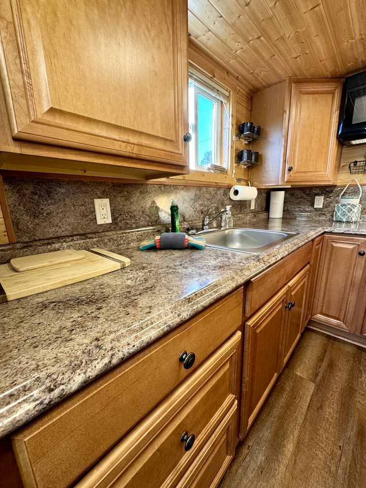 Charming Tiny Home Retreat with Lodge Amenities Near Ocean Beaches, Lincoln County, OR