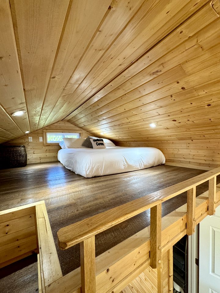 Charming Tiny Home Retreat with Lodge Amenities Near Ocean Beaches, Lincoln County, OR