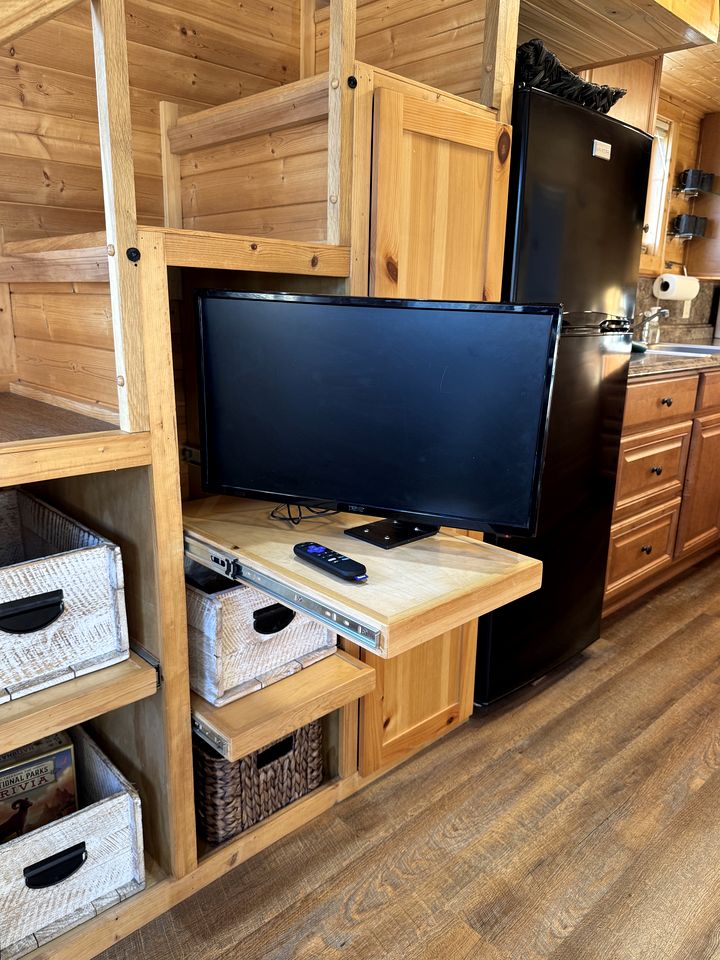 Charming Tiny Home Retreat with Lodge Amenities Near Ocean Beaches, Lincoln County, OR