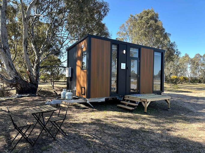 Off-Grid Tiny House with Stunning Mountain Views in Victoria