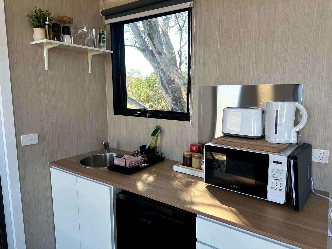 Off-Grid Tiny House with Stunning Mountain Views in Victoria