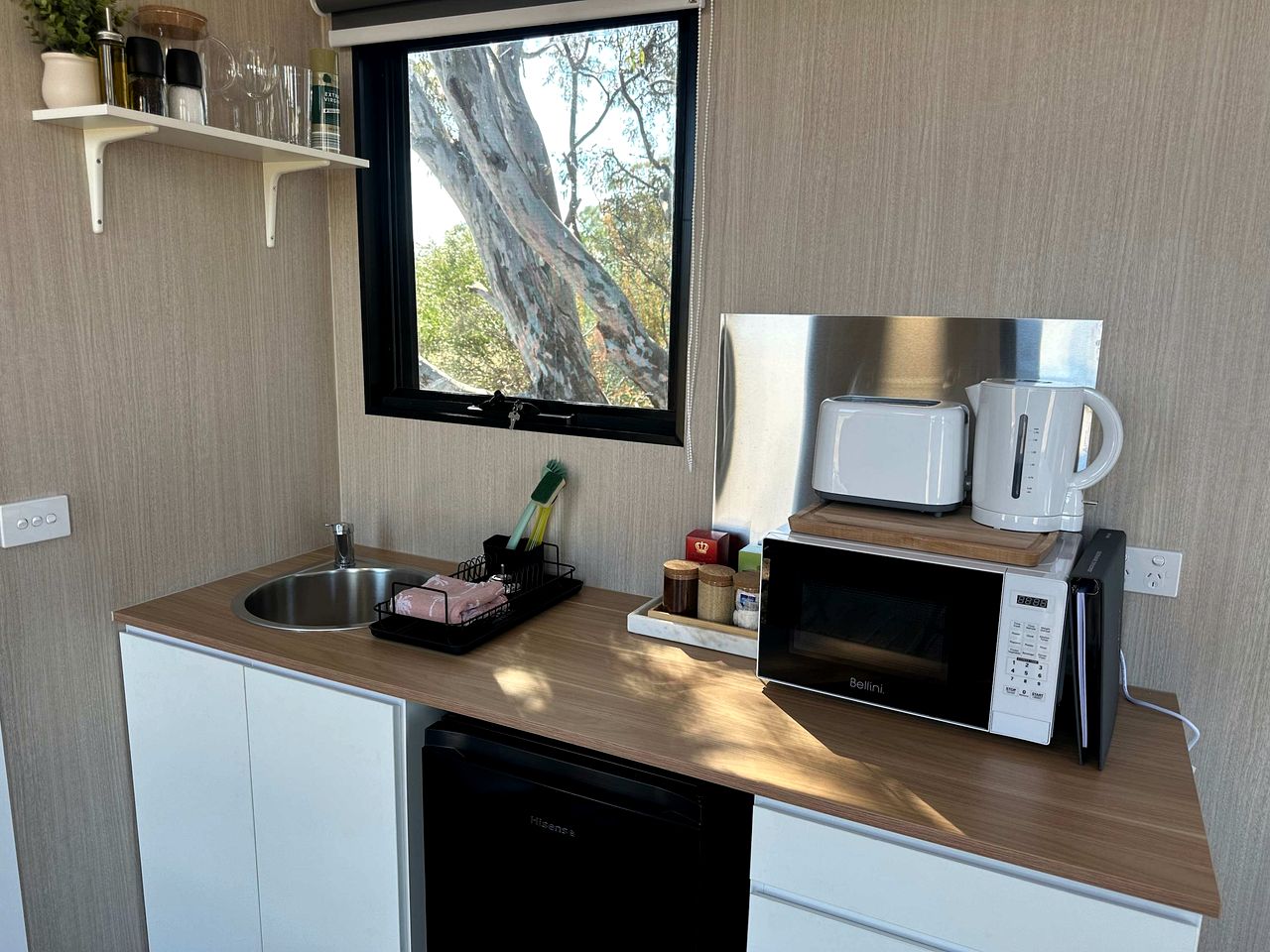 Off-Grid Tiny House with Stunning Mountain Views in Victoria