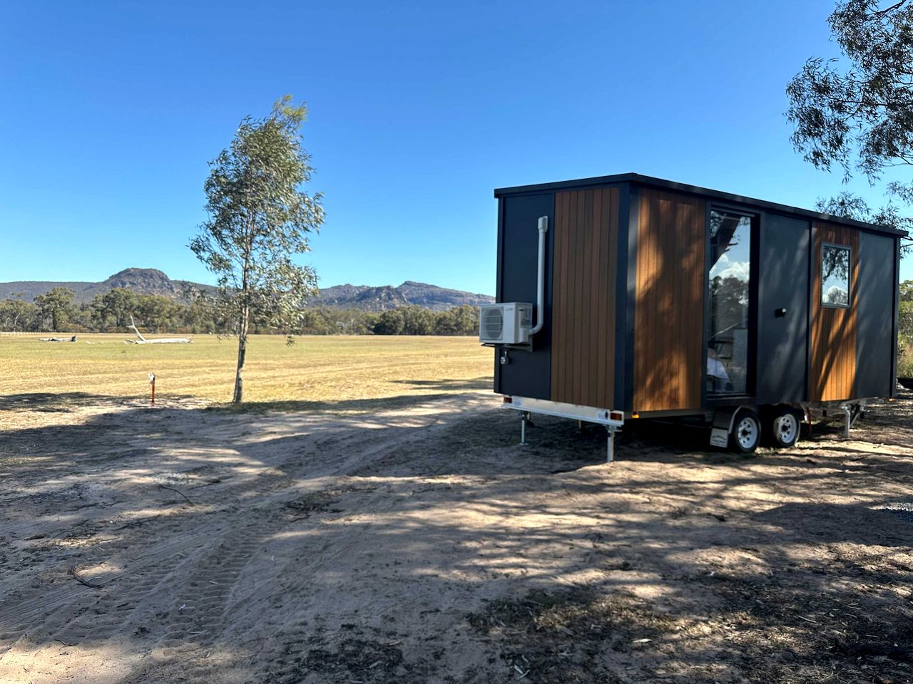 Off-Grid Tiny House with Stunning Mountain Views in Victoria