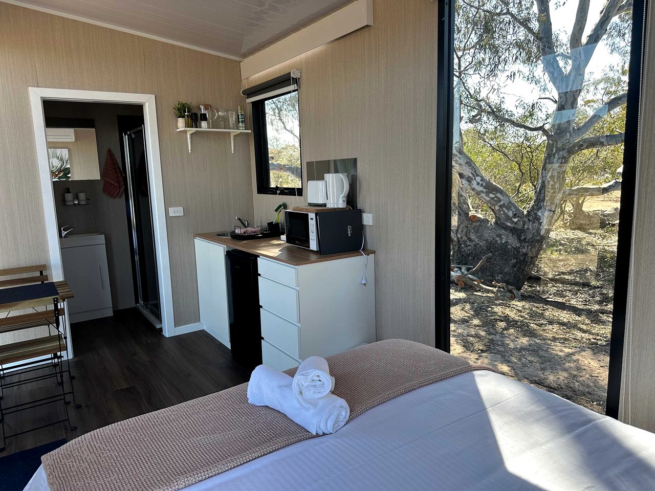 Off-Grid Tiny House with Stunning Mountain Views in Victoria