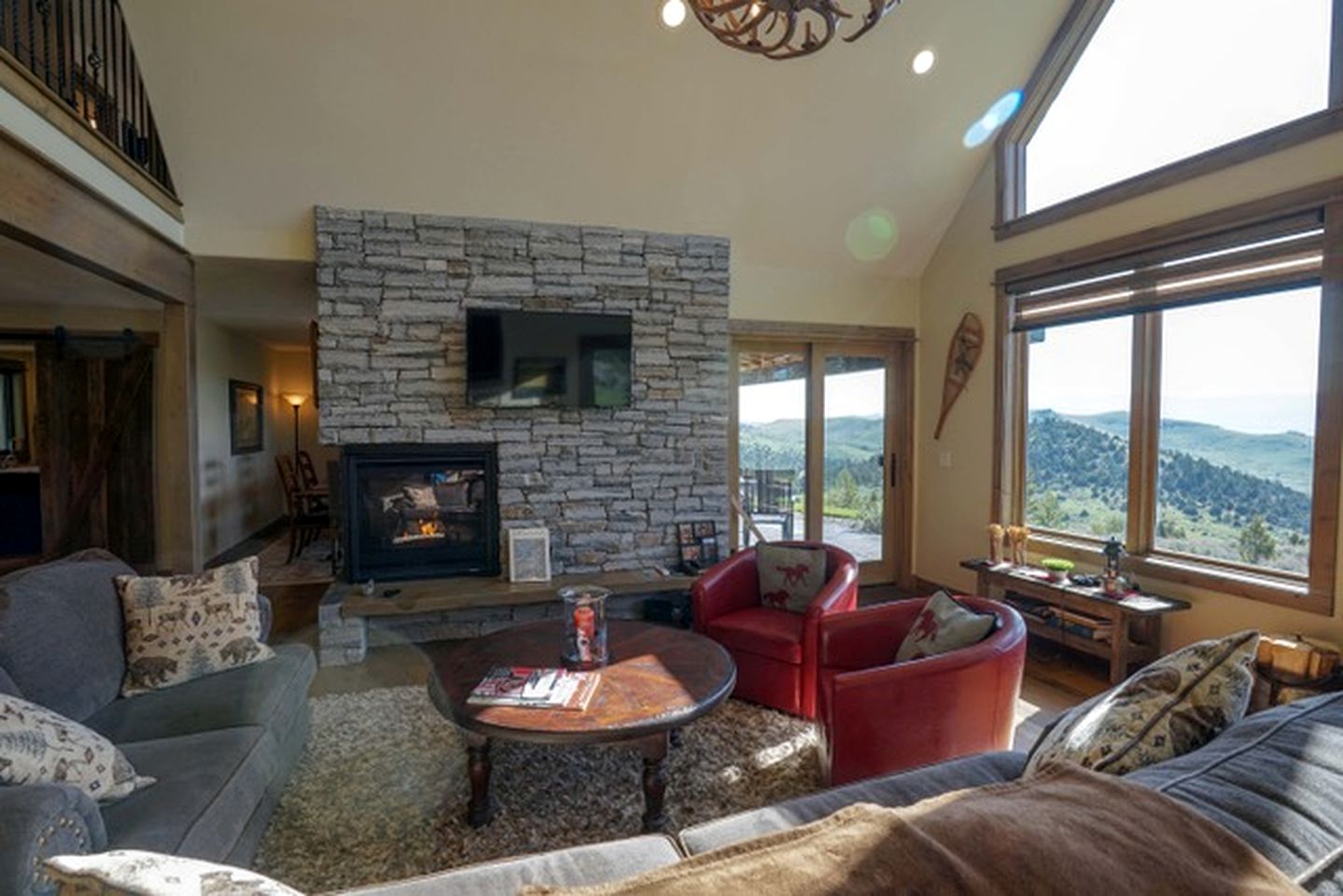 Stunning Hollowtop House with Panoramic Lake and Mountain Views near Ennis, Montana