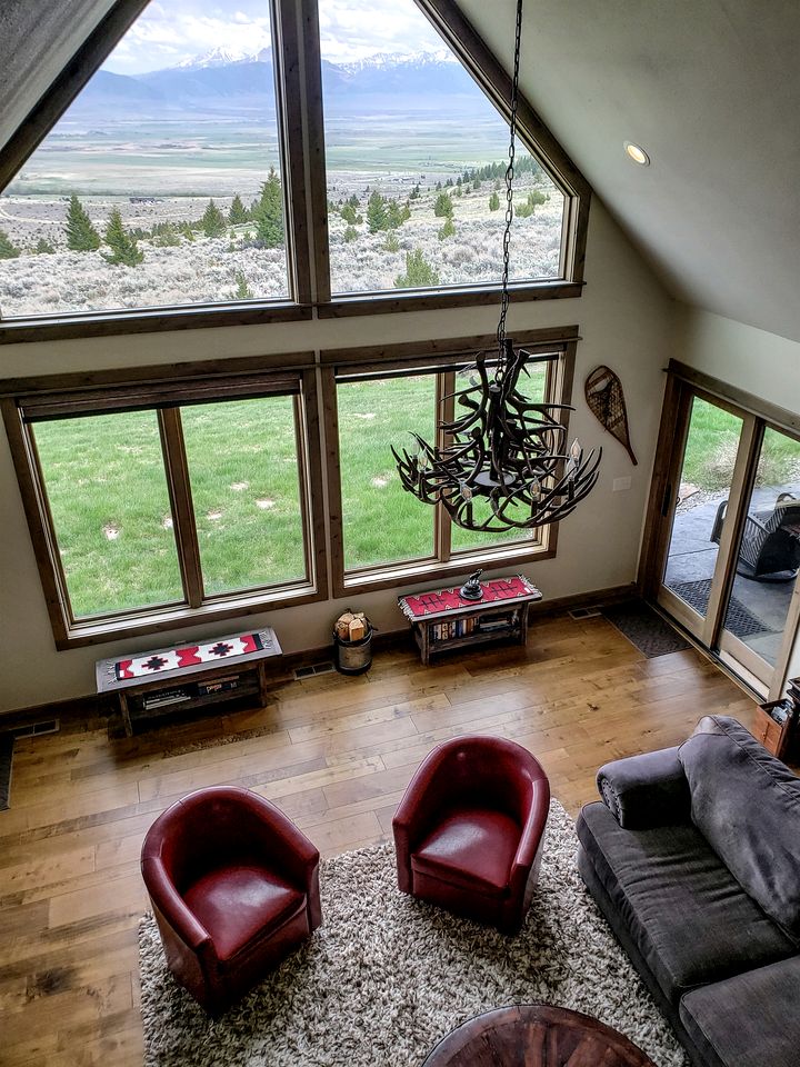 Stunning Hollowtop House with Panoramic Lake and Mountain Views near Ennis, Montana