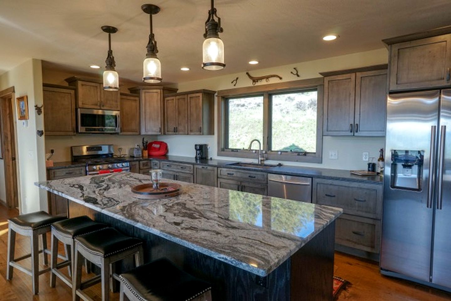 Stunning Hollowtop House with Panoramic Lake and Mountain Views near Ennis, Montana