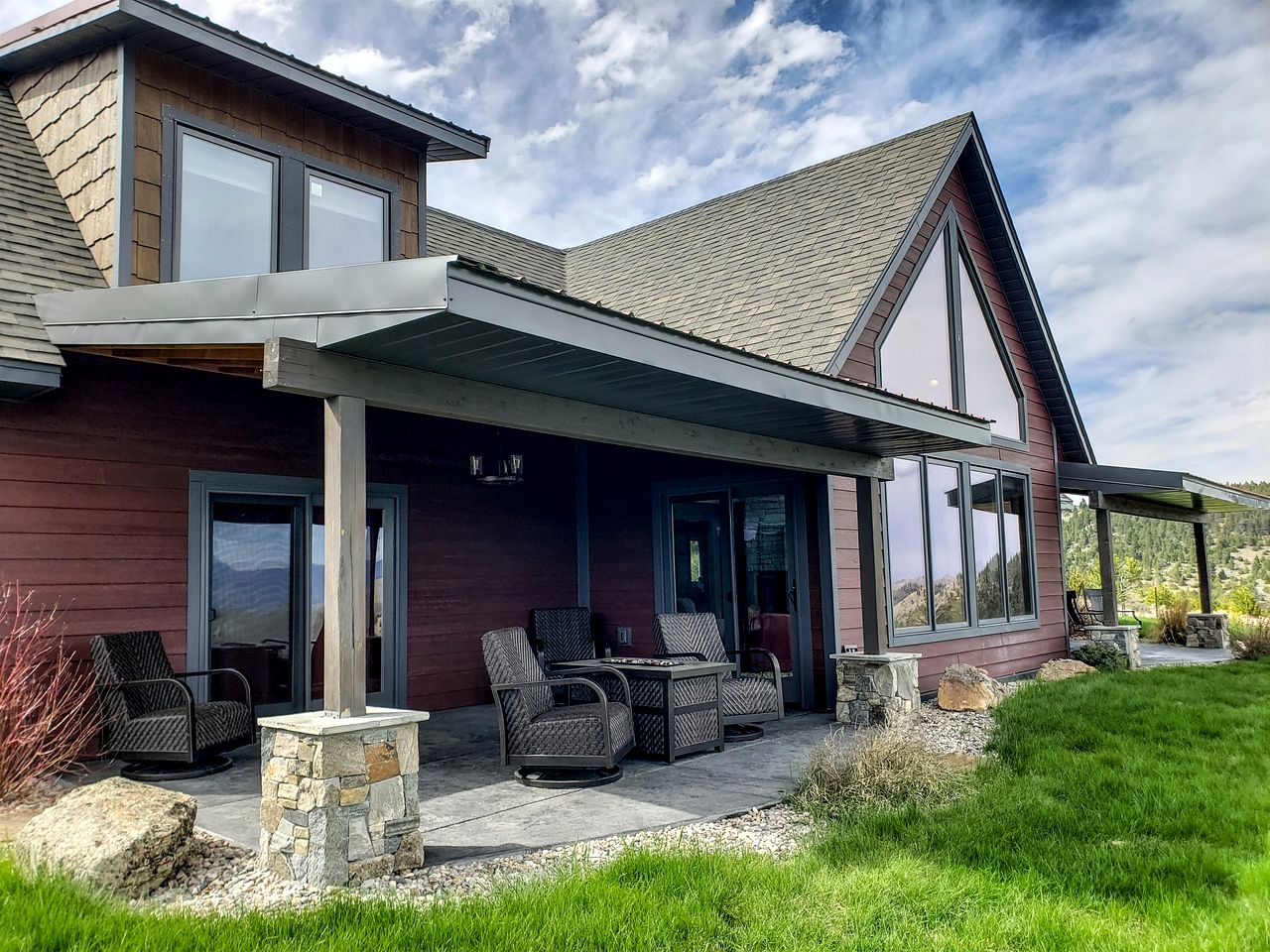 Stunning Hollowtop House with Panoramic Lake and Mountain Views near Ennis, Montana