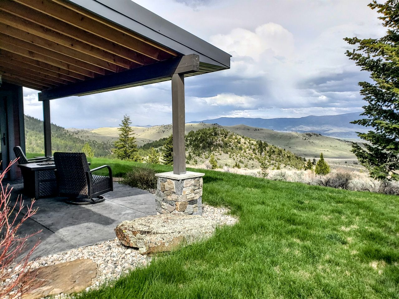 Stunning Hollowtop House with Panoramic Lake and Mountain Views near Ennis, Montana