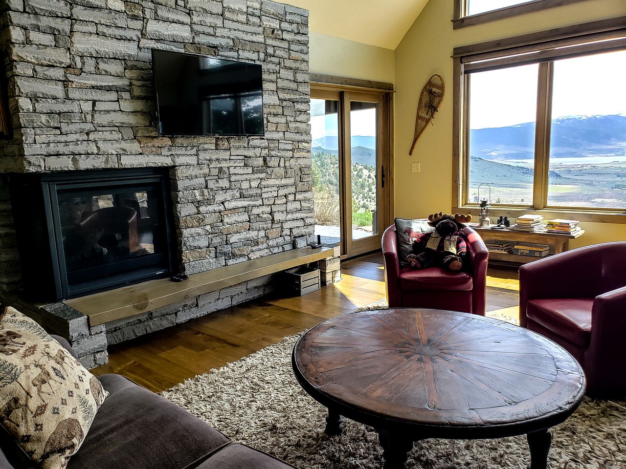 Stunning Hollowtop House with Panoramic Lake and Mountain Views near Ennis, Montana