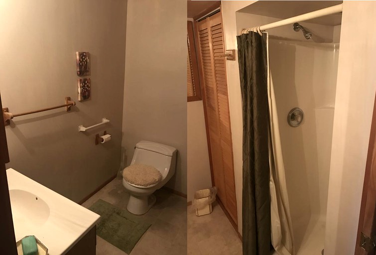 Bathroom with full shower in Seattle bed and breakfasts. Seattle vacations ready to book here.