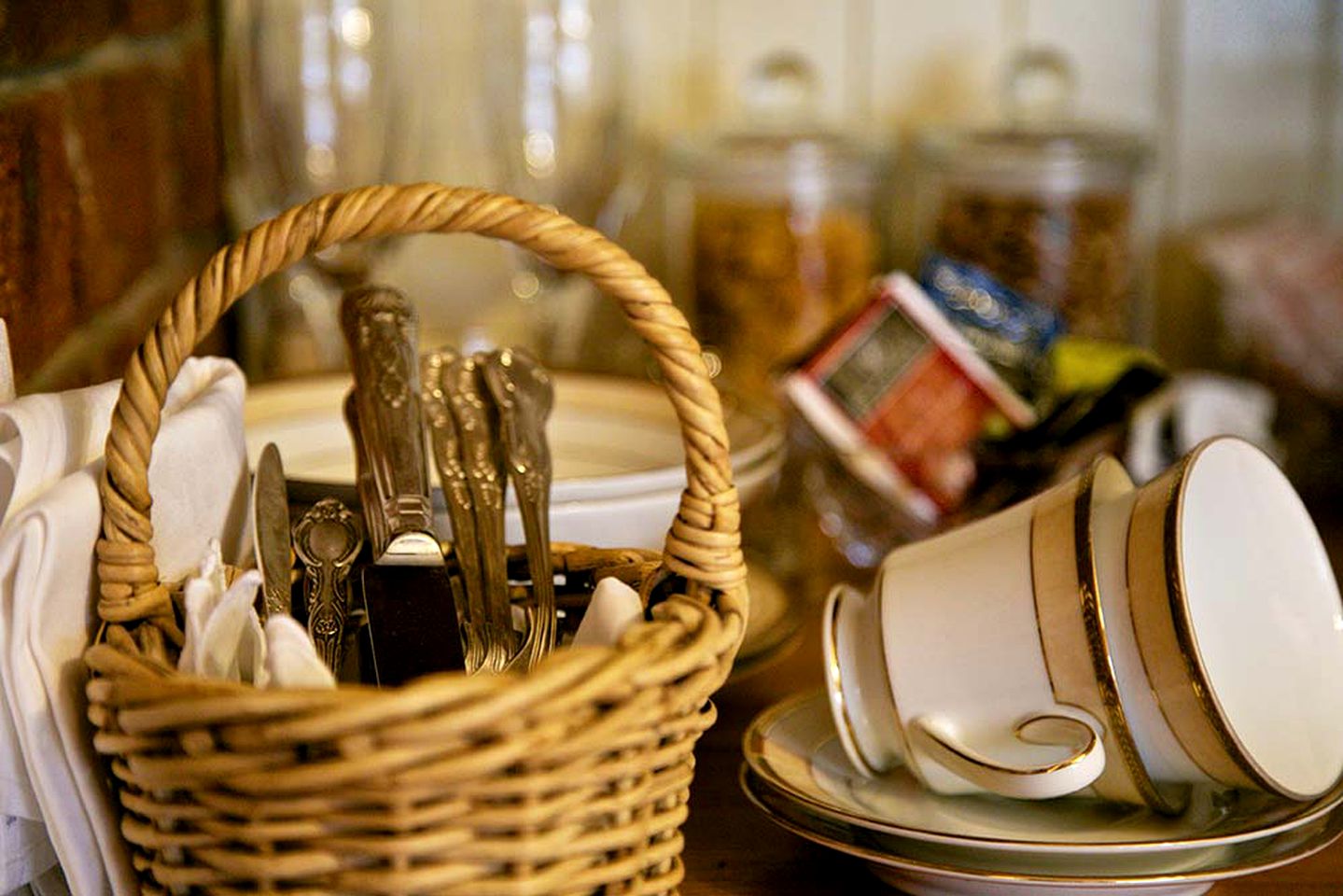 Comfortable Getaway Rental with Stunning Lake Views near Yarra Glen, Victoria