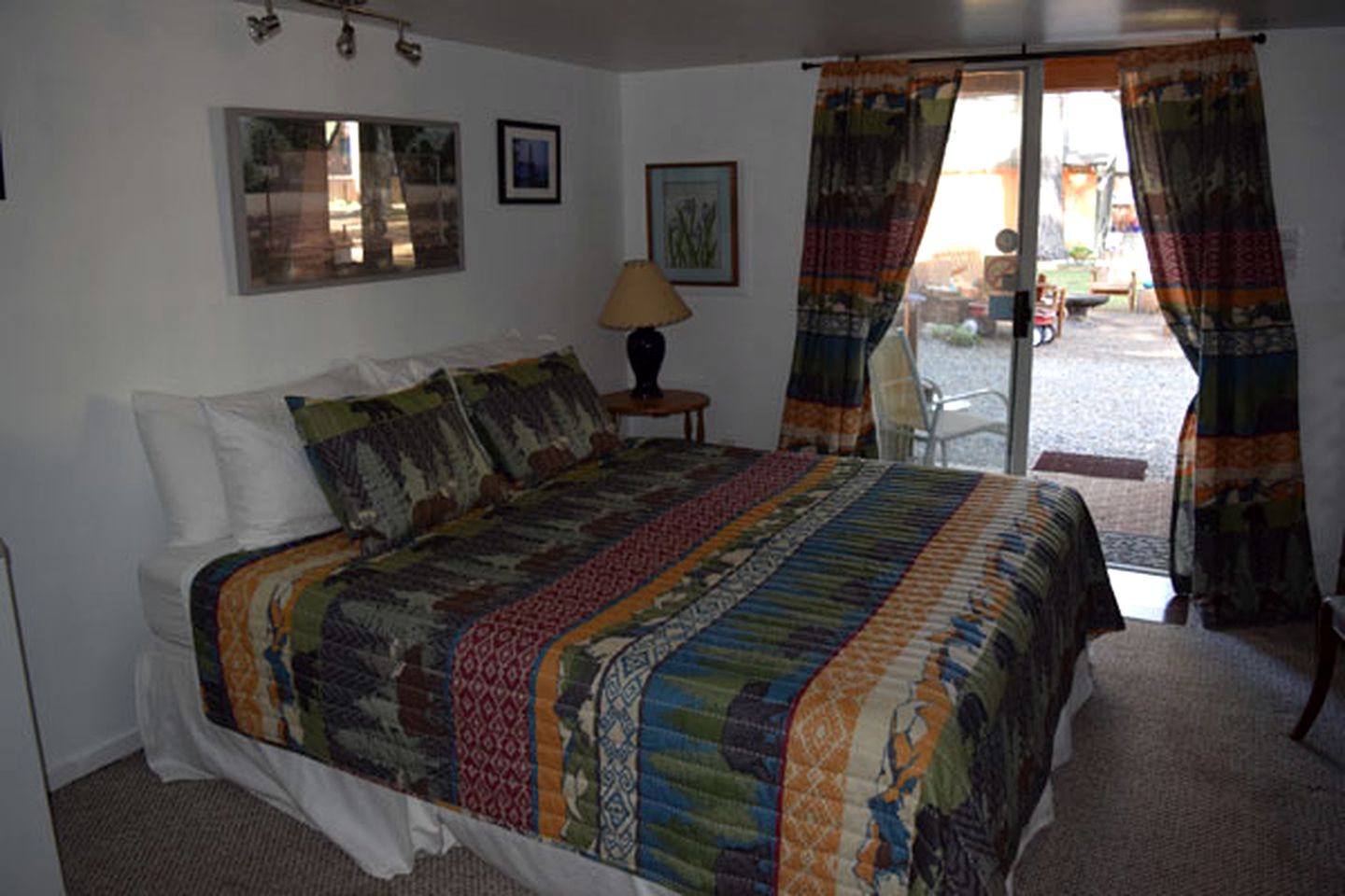 Comfortable Accommodation Rental near the Emerald Bay State Park in California