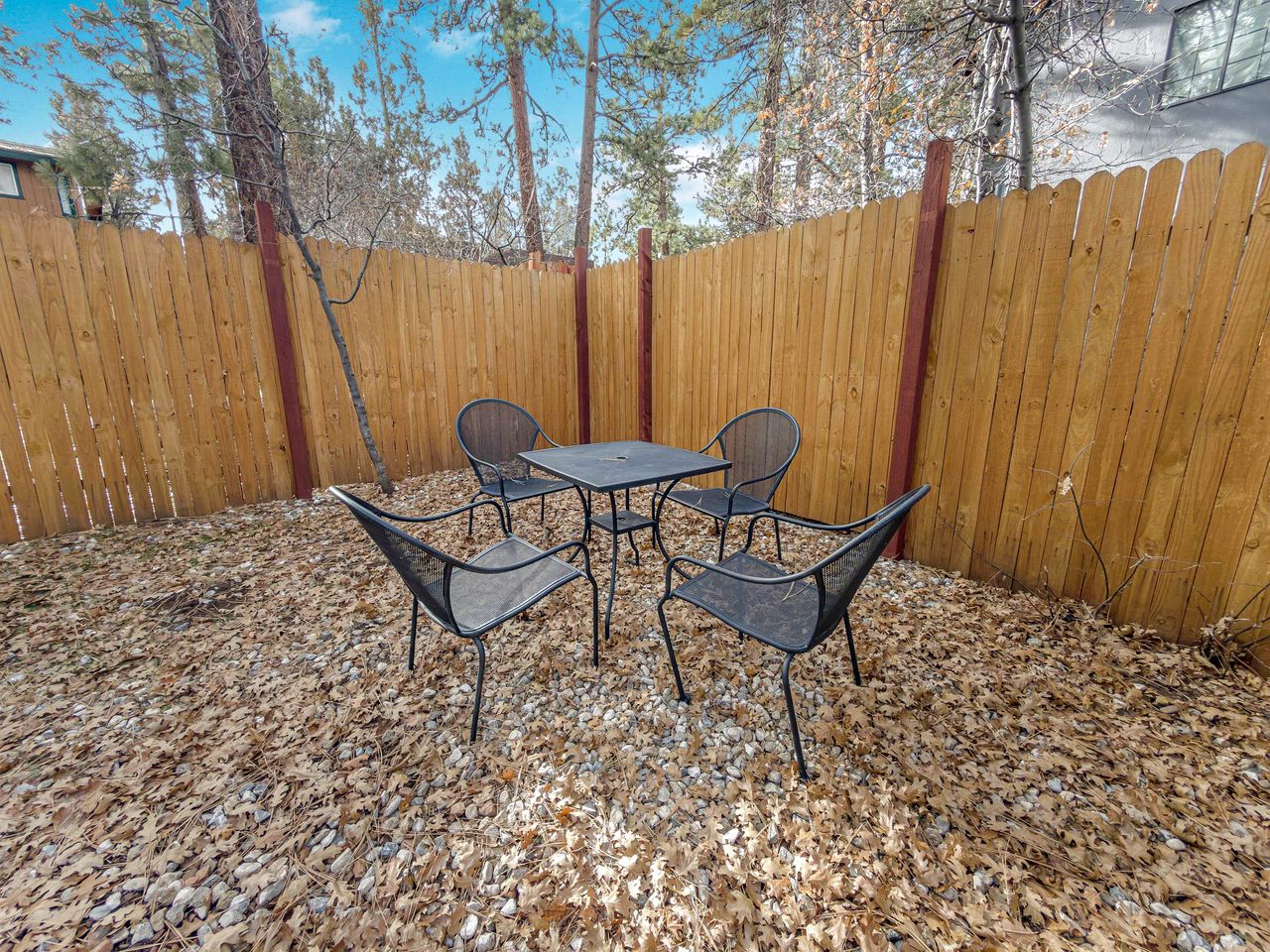 Charming Mountain Cabin with Private Jacuzzi Near Big Bear Lake, California