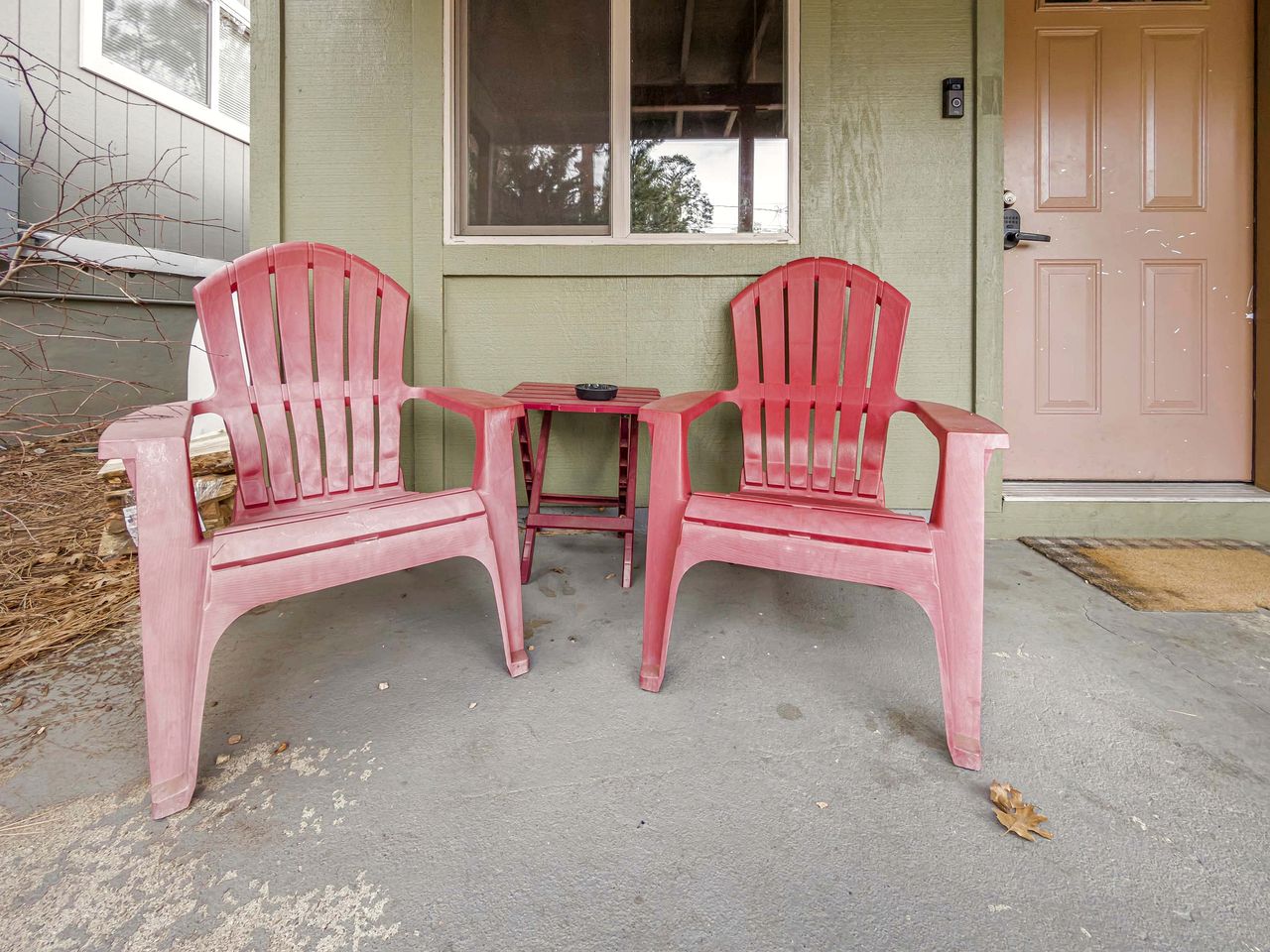 Charming Mountain Cabin with Private Jacuzzi Near Big Bear Lake, California