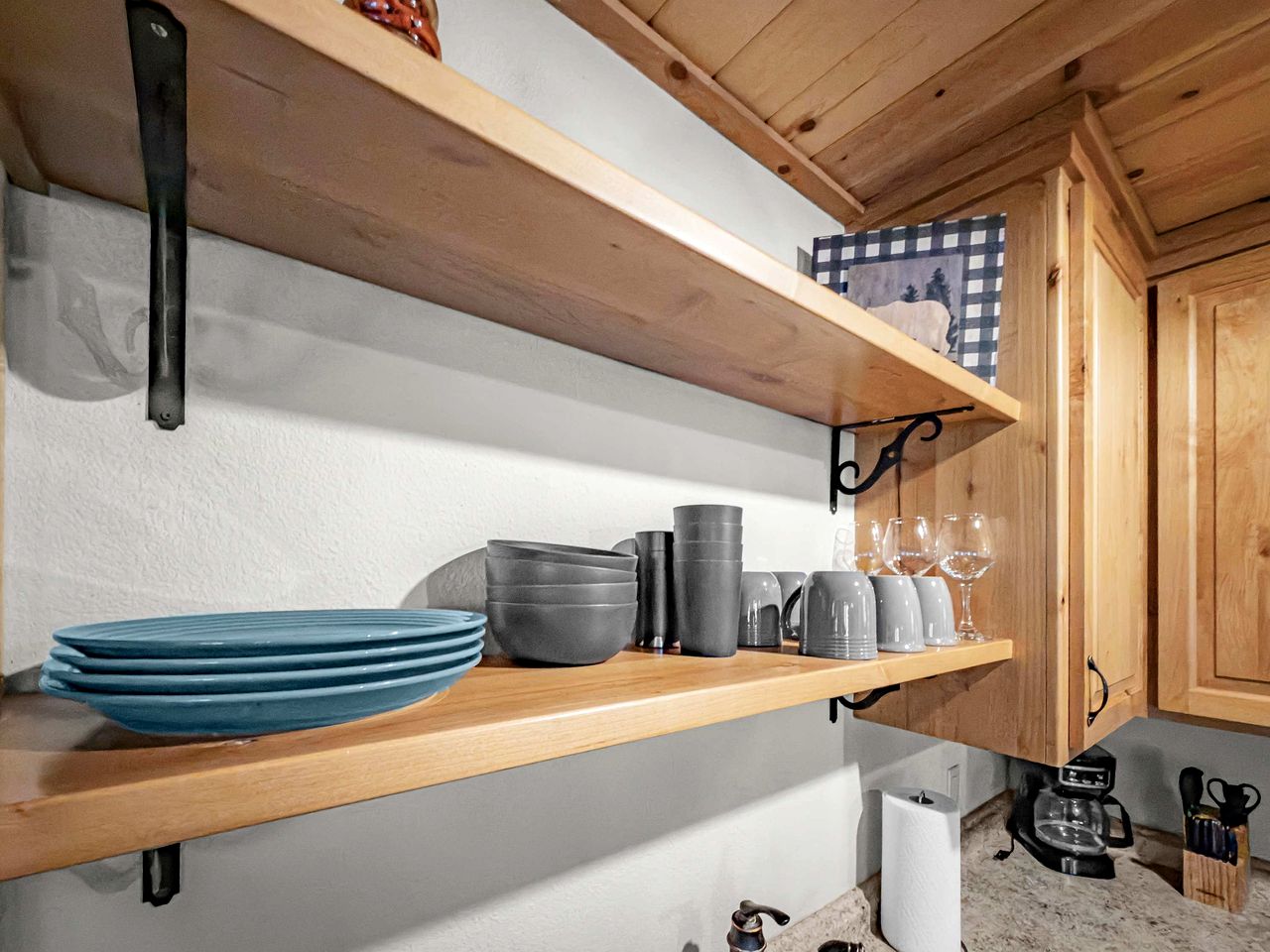 Charming Mountain Cabin with Private Jacuzzi Near Big Bear Lake, California