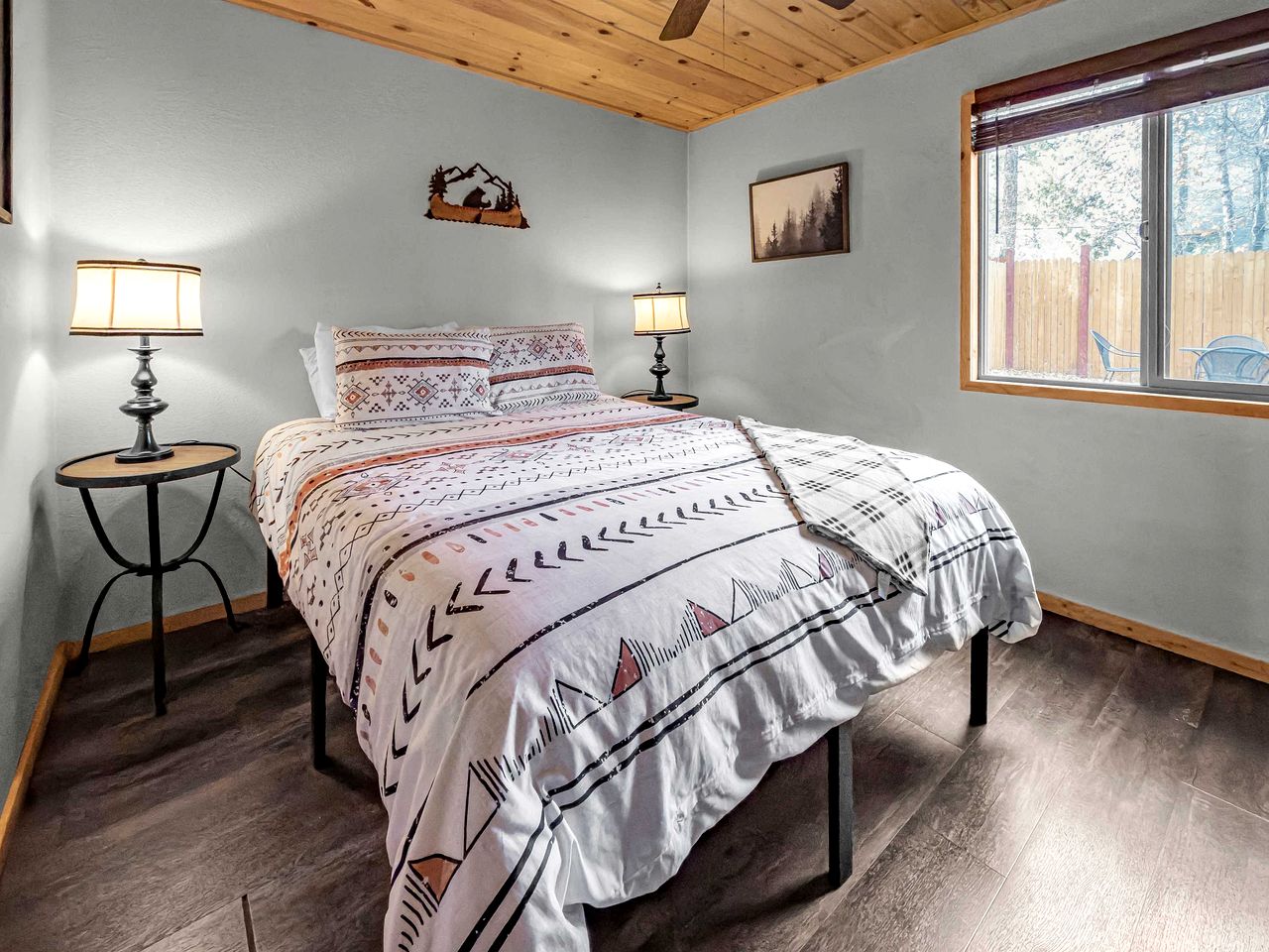 Charming Mountain Cabin with Private Jacuzzi Near Big Bear Lake, California