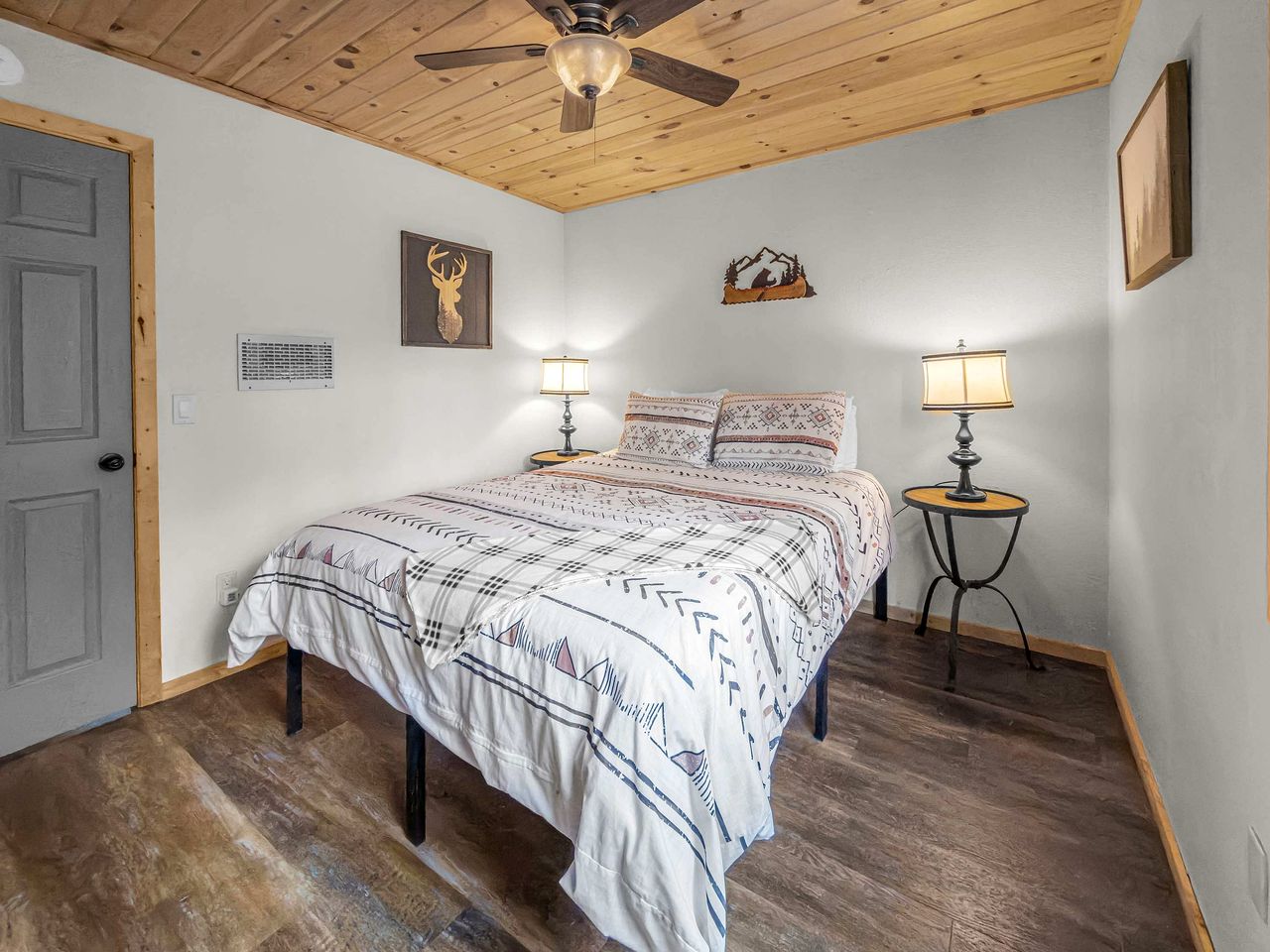 Charming Mountain Cabin with Private Jacuzzi Near Big Bear Lake, California