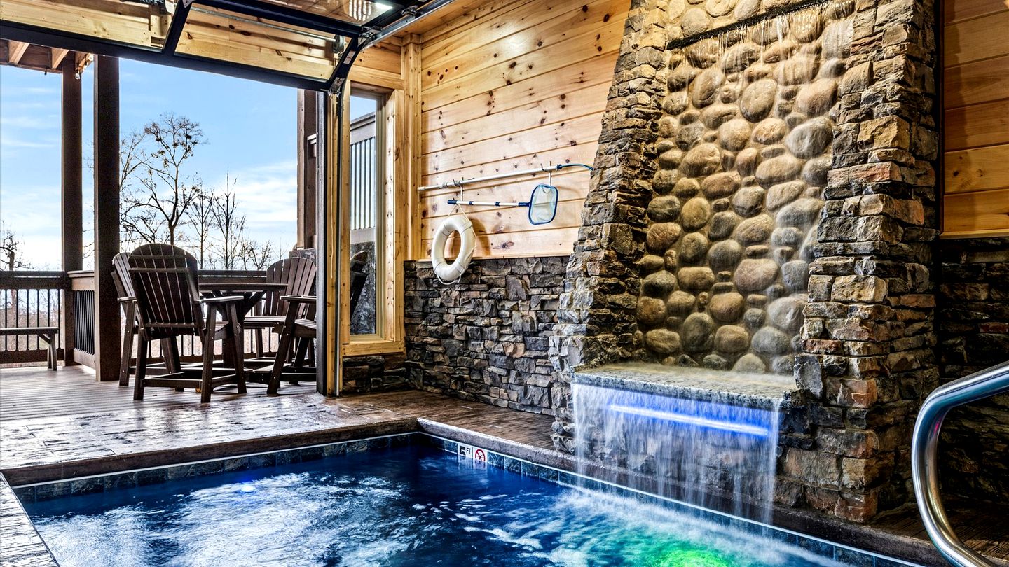 Luxurious Cabin with Games Room and Indoor Pool in Sevierville, Tennessee