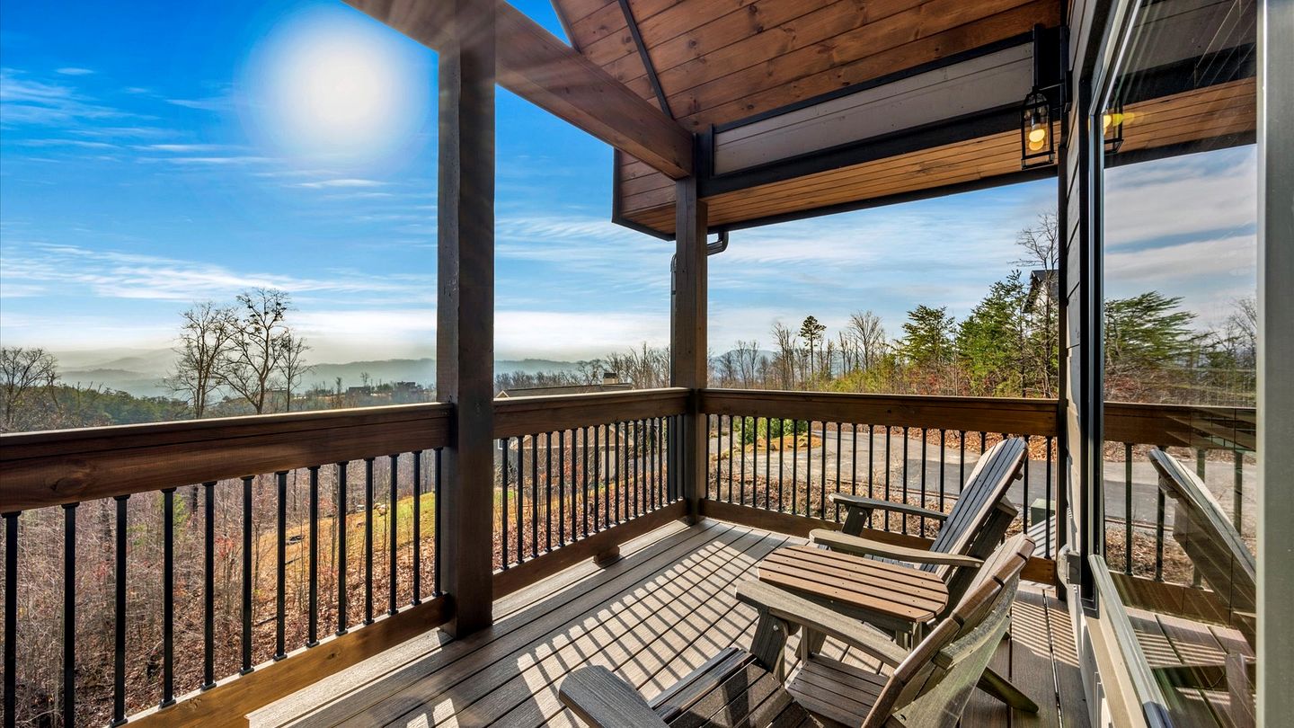 Luxurious Cabin with Games Room and Indoor Pool in Sevierville, Tennessee