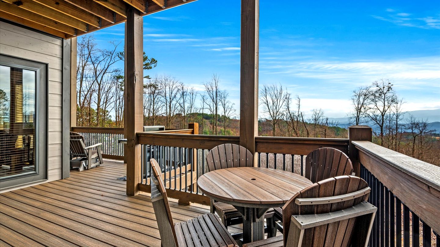 Luxurious Cabin with Games Room and Indoor Pool in Sevierville, Tennessee