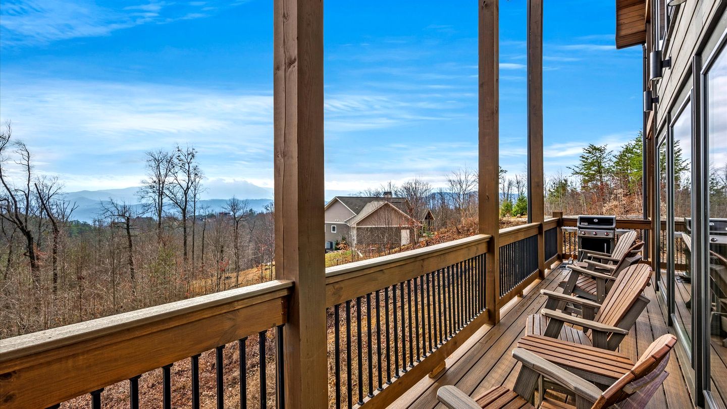 Luxurious Cabin with Games Room and Indoor Pool in Sevierville, Tennessee