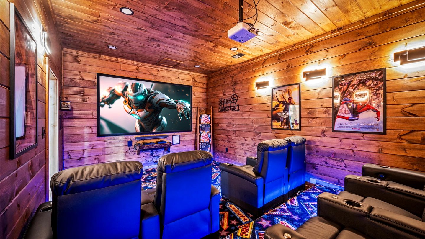 Luxurious Cabin with Games Room and Indoor Pool in Sevierville, Tennessee