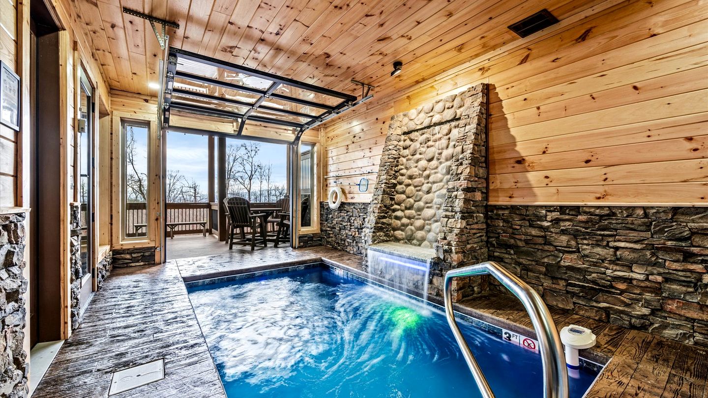 Luxurious Cabin with Games Room and Indoor Pool in Sevierville, Tennessee