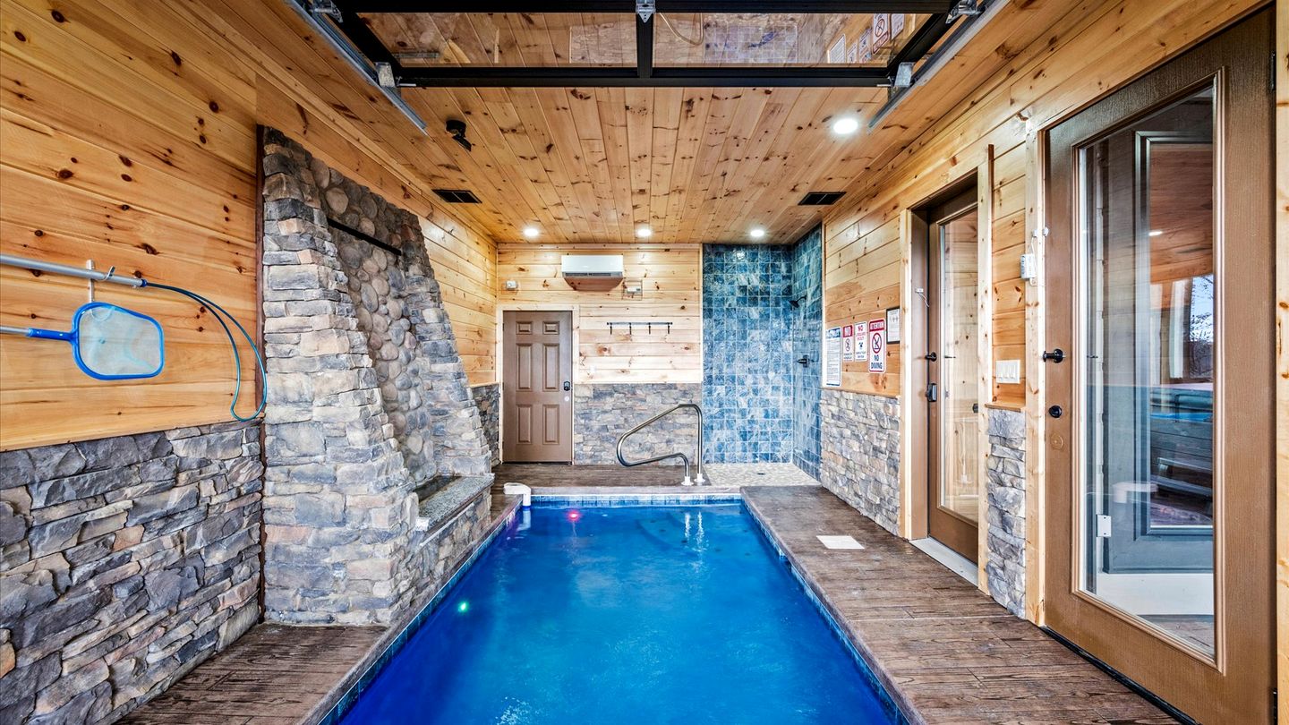 Luxurious Cabin with Games Room and Indoor Pool in Sevierville, Tennessee