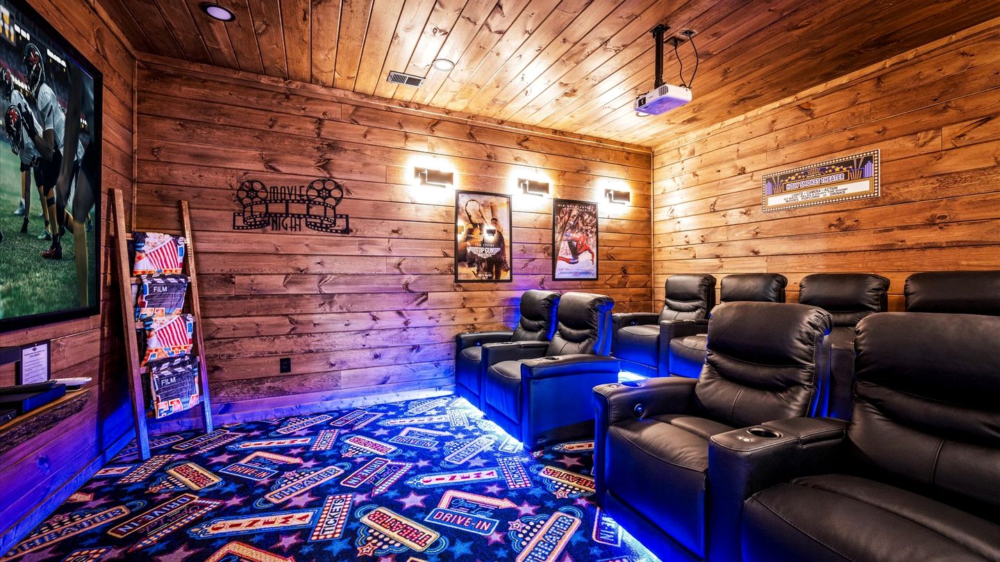 Luxurious Cabin with Games Room and Indoor Pool in Sevierville, Tennessee