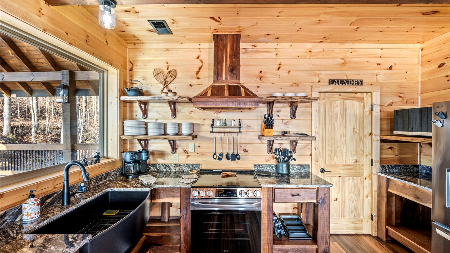Luxurious Cabin with Games Room and Indoor Pool in Sevierville, Tennessee