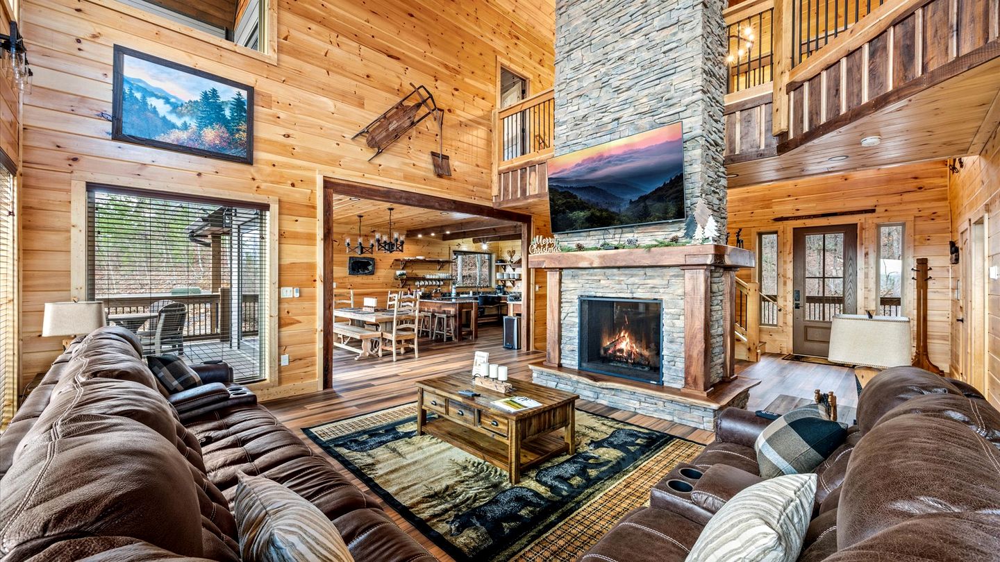 Luxurious Cabin with Games Room and Indoor Pool in Sevierville, Tennessee