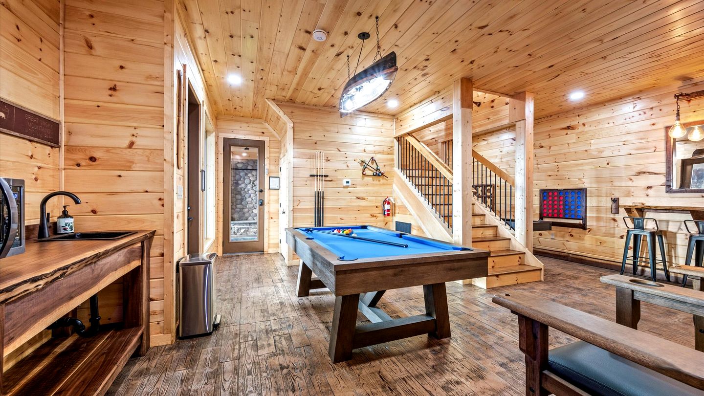 Luxurious Cabin with Games Room and Indoor Pool in Sevierville, Tennessee