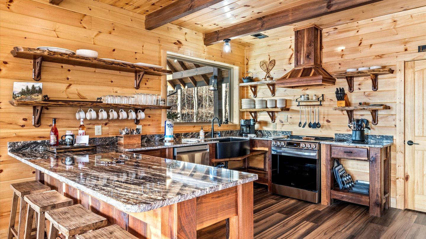 Luxurious Cabin with Games Room and Indoor Pool in Sevierville, Tennessee