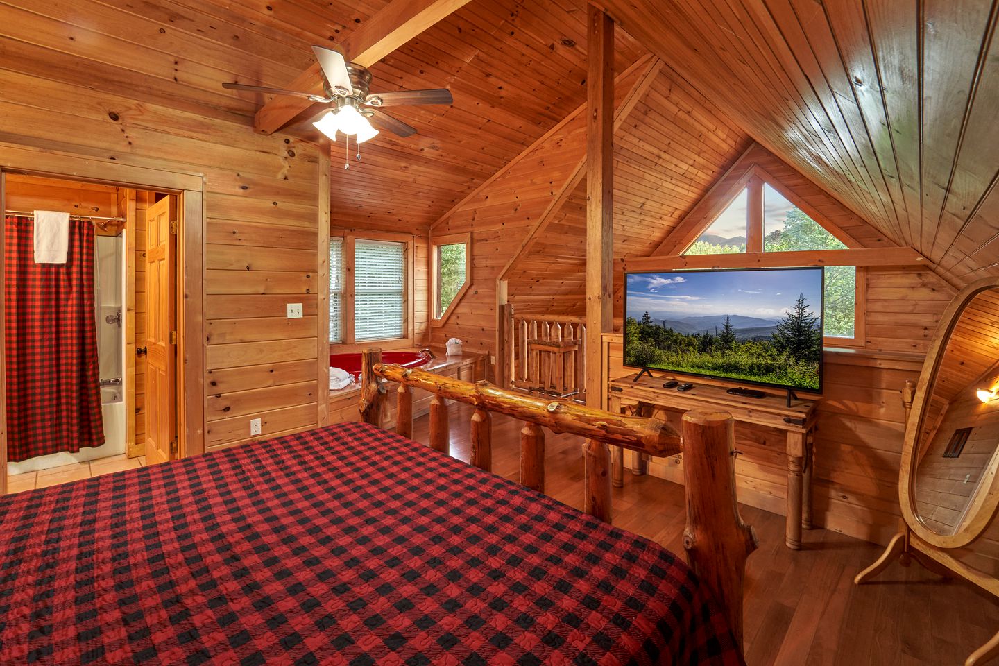 Secluded Cabin with Pool Table, Hot-tub and Private Spa in Gatlinburg, Tennessee