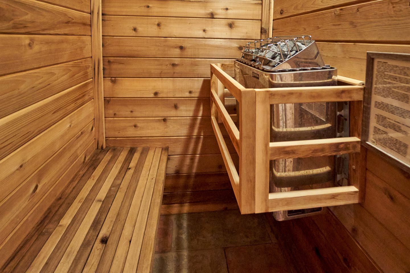 Secluded Cabin with Pool Table, Hot-tub and Private Spa in Gatlinburg, Tennessee