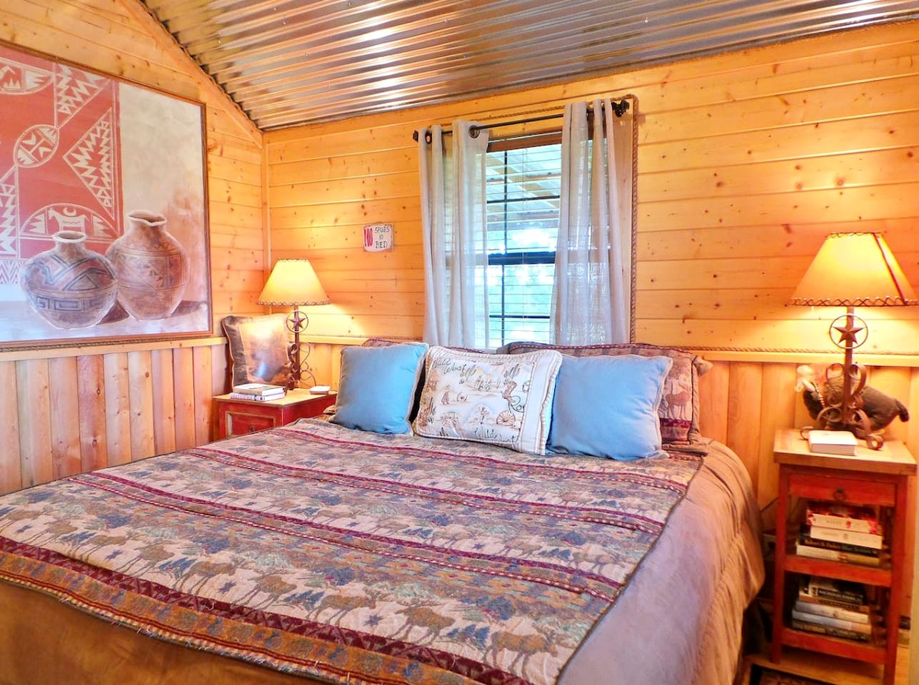 Lofted Countryside Cottage Perfect for a Romantic Escape in Texas