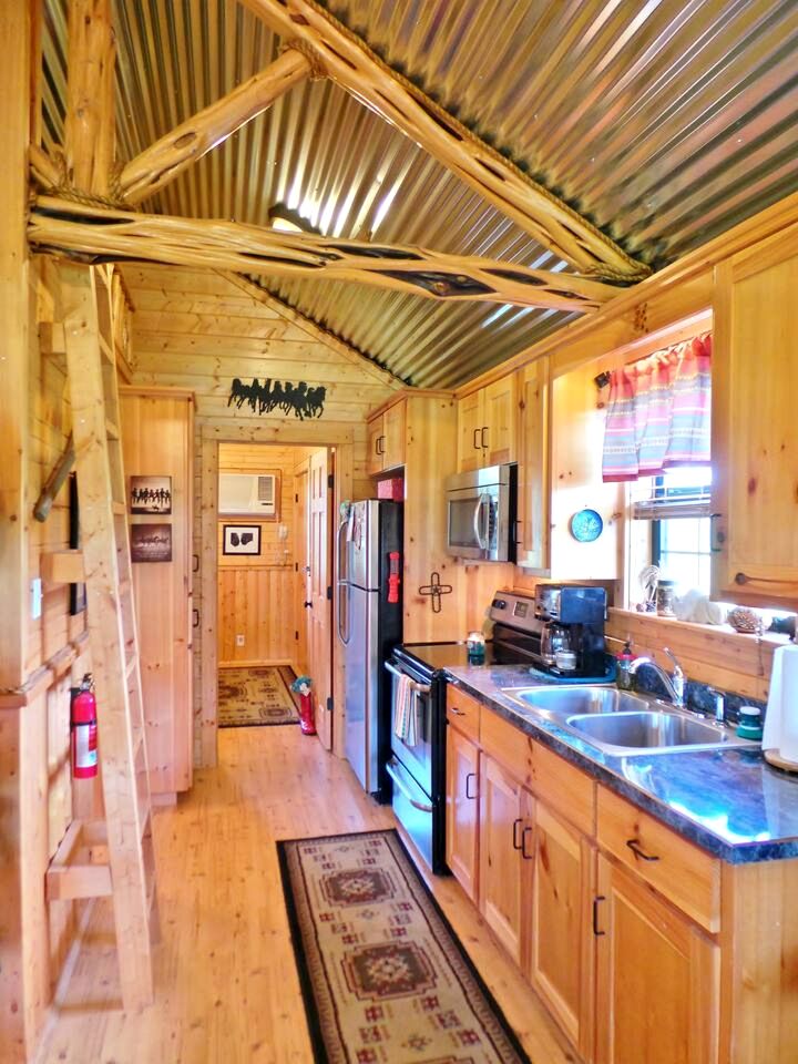 Lofted Countryside Cottage Perfect for a Romantic Escape in Texas