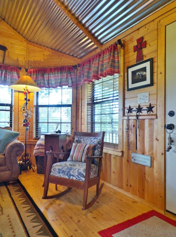 Lofted Countryside Cottage Perfect for a Romantic Escape in Texas