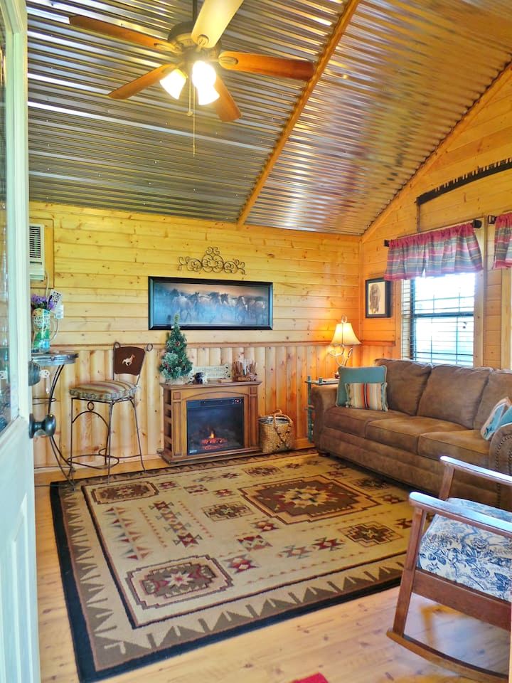 Lofted Countryside Cottage Perfect for a Romantic Escape in Texas