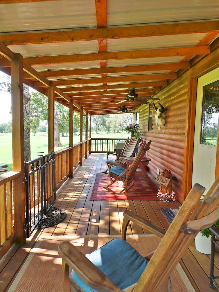 Lofted Countryside Cottage Perfect for a Romantic Escape in Texas