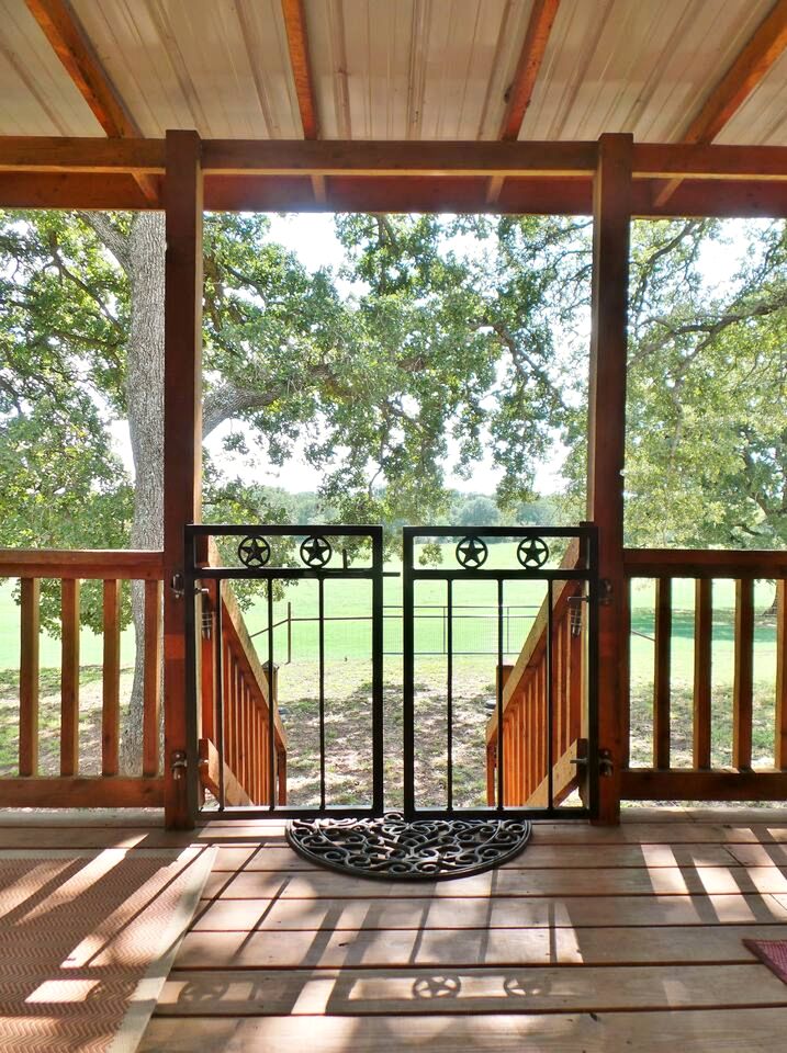 Lofted Countryside Cottage Perfect for a Romantic Escape in Texas